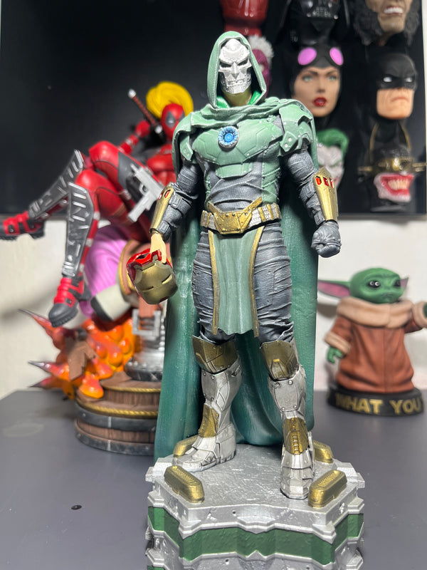 Marvel Dr. Doom  Koleksiyonluk Figür – El Yapımı, Premium Detaylı (Iron Man Versiyon)